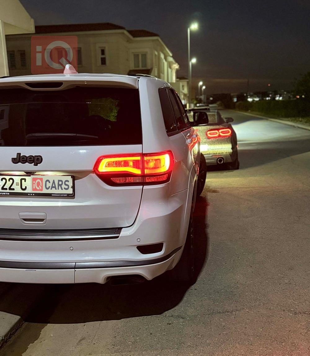 جیپ گراند شیرۆکی